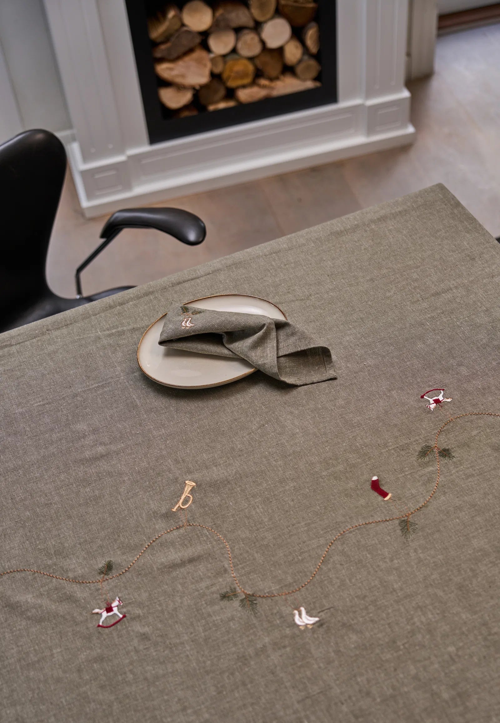 Jóladúkur útsaumaður - 140x360 cm