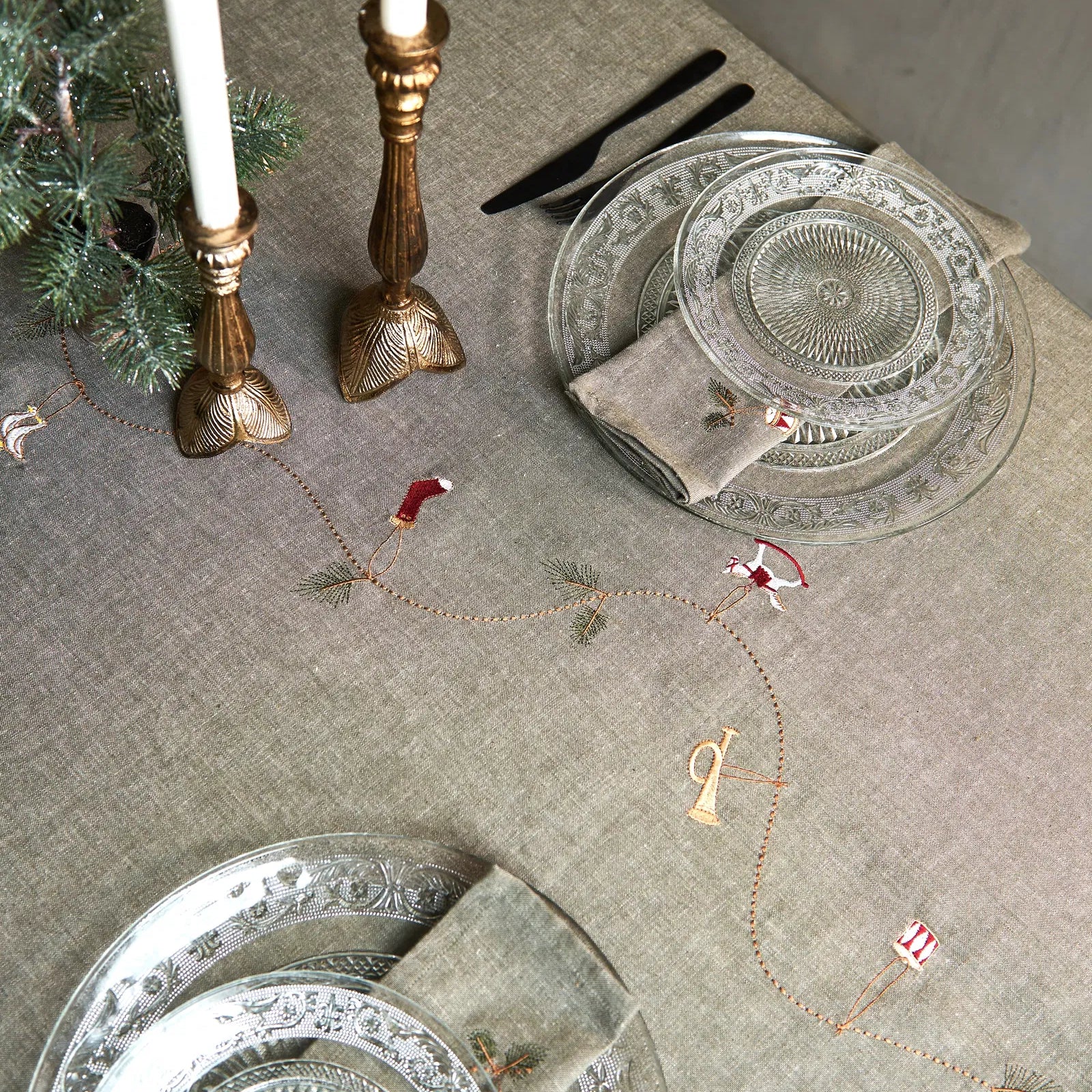 Jóladúkur útsaumaður - 140x360 cm