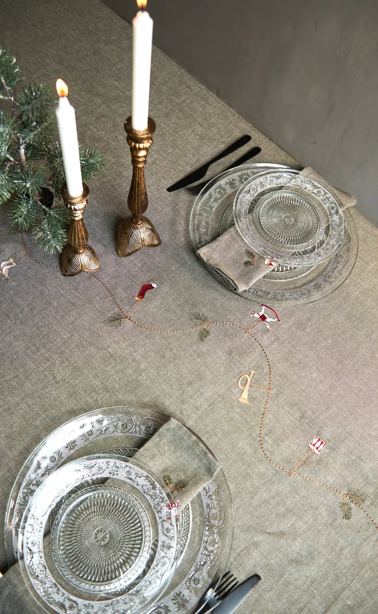 Jóladúkur útsaumaður - 140x360 cm