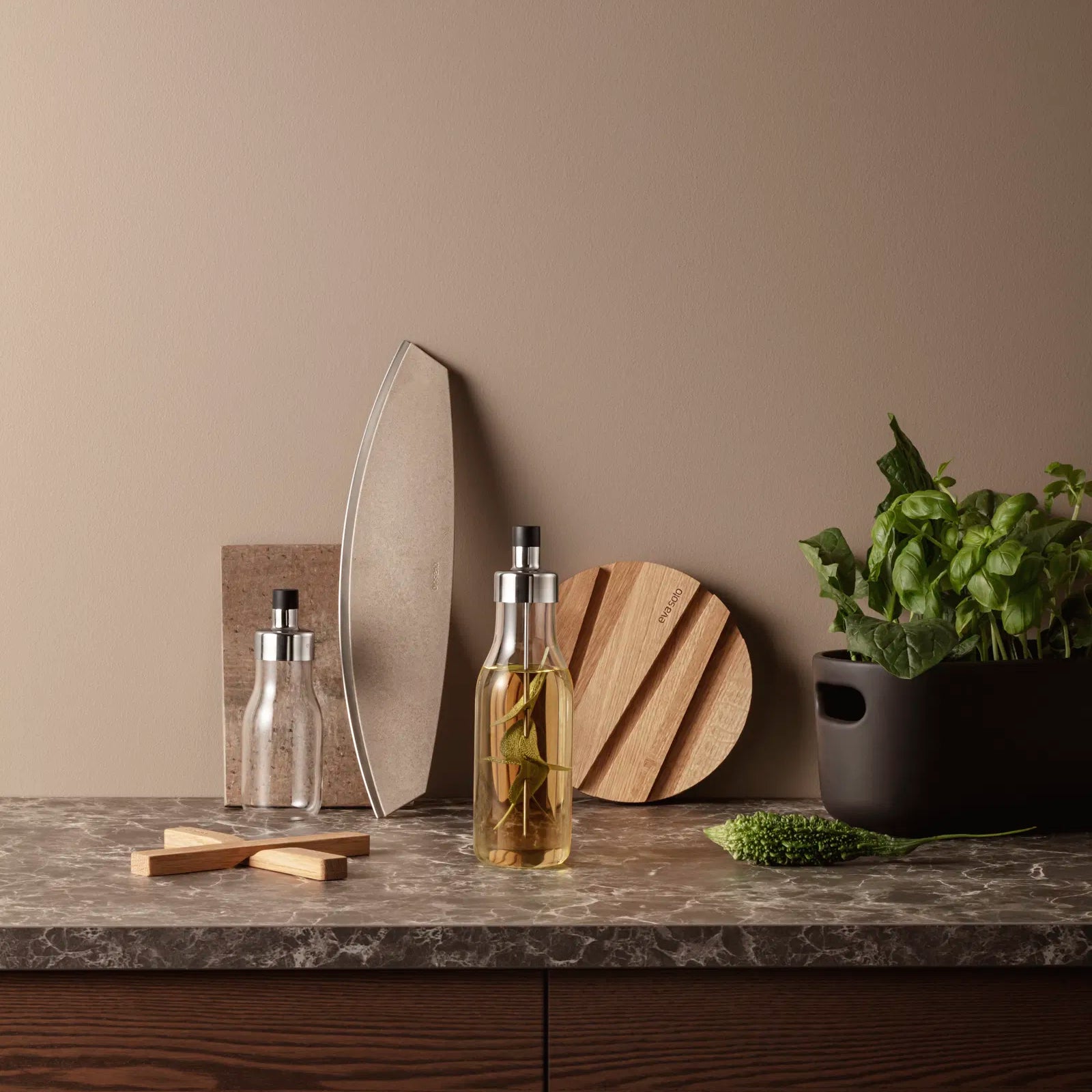 Hitaplatti og snjalltækjastandur - eik