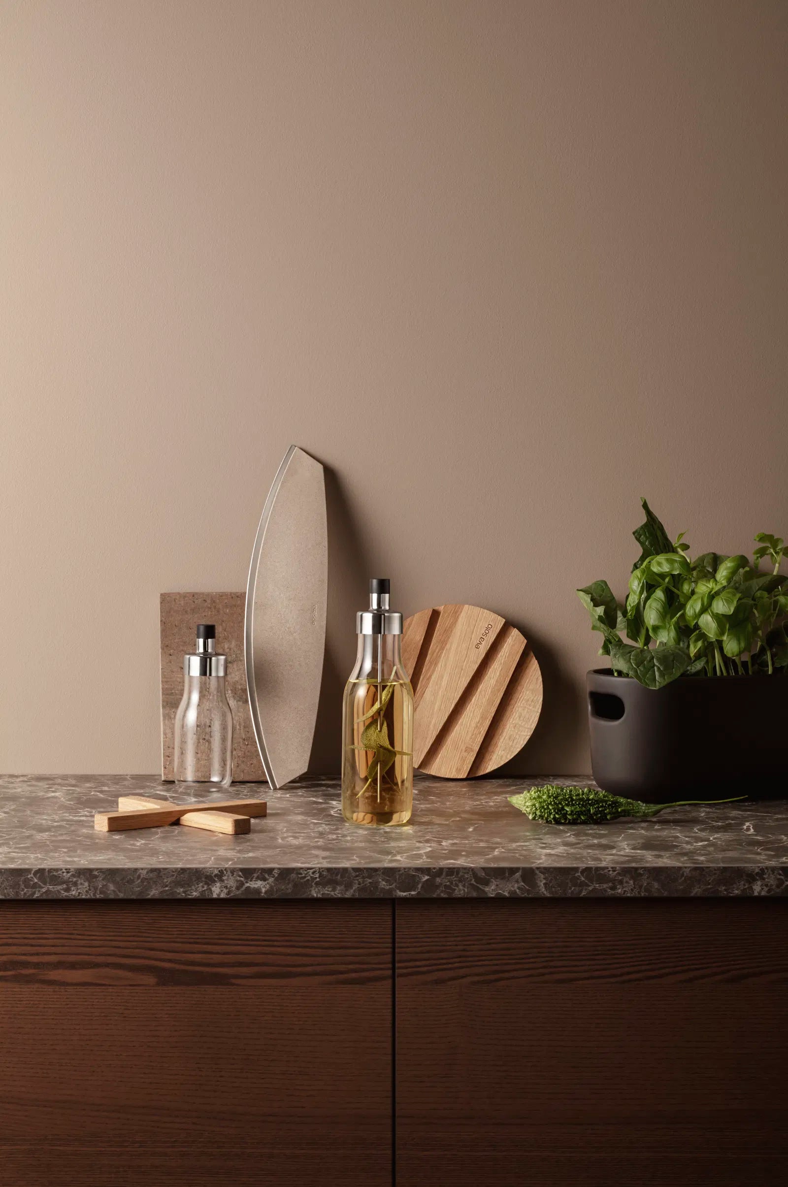 Hitaplatti og snjalltækjastandur - eik