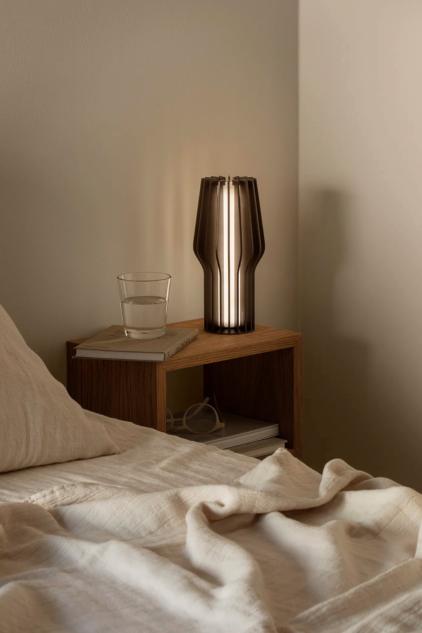 Radiant LED lampi - svartur