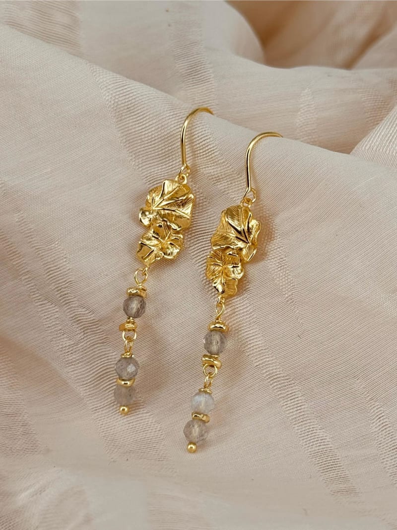 Folio blue eyrnalokkar þræddir - gullhúðaðir