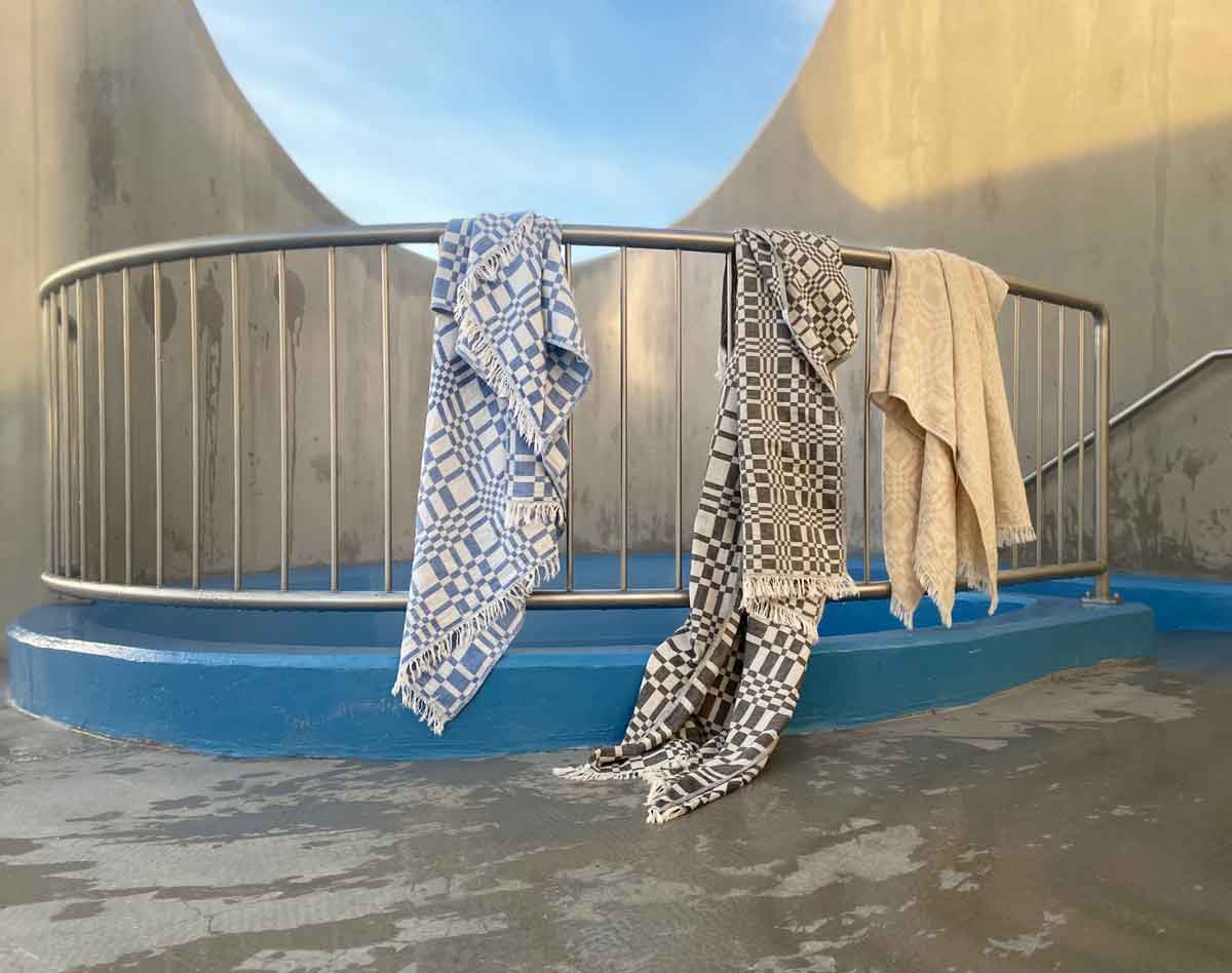 Handklæði Skák - drappað - 60x100 cm