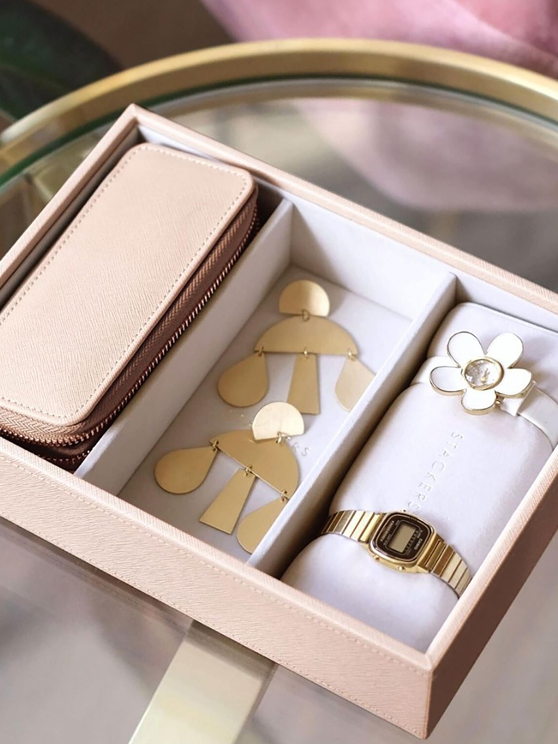 Úra- og armbandapúði grár