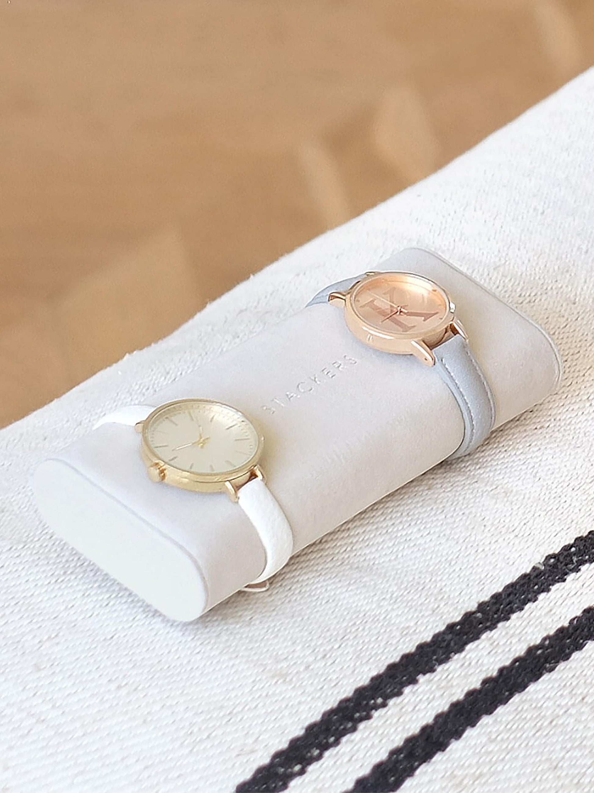 Úra- og armbandapúði grár