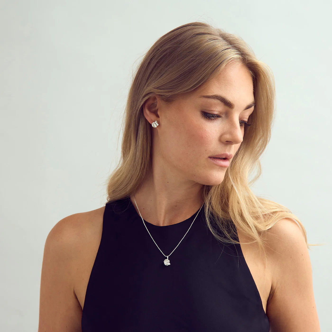 Frigg eyrnalokkar litlir - silfurhúðaðir