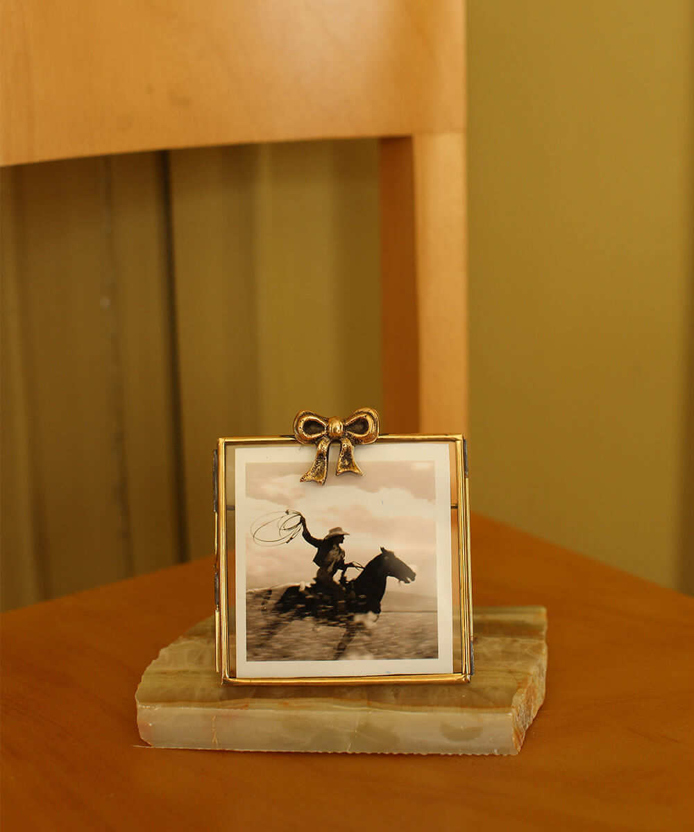 Bowie Bow polaroid rammi