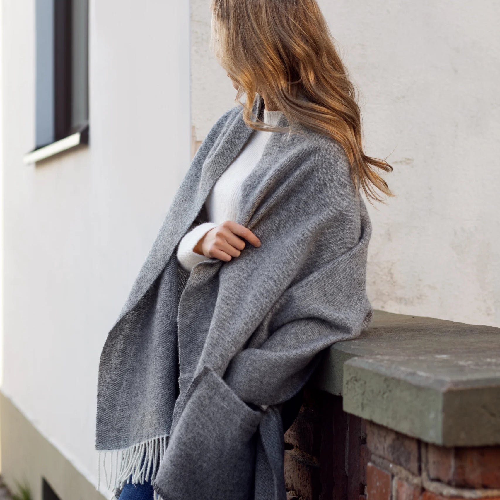 ARVO ullarsjal með vösum - grátt