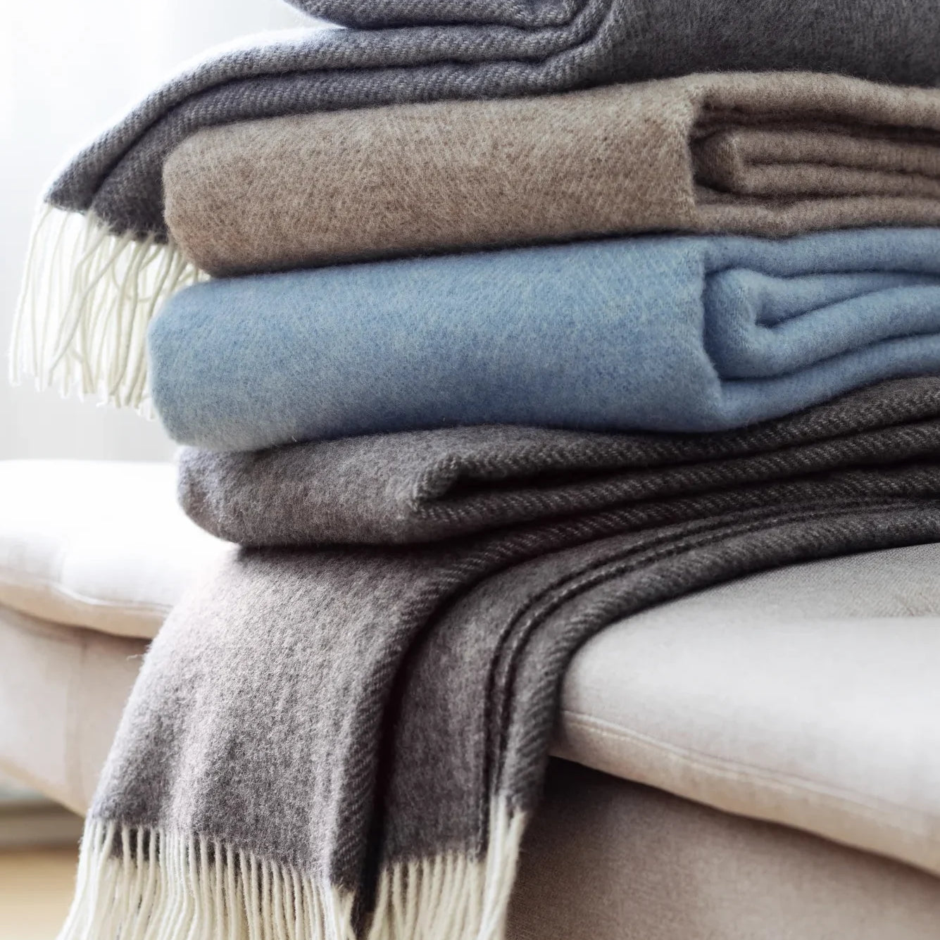 ARVO ullarteppi - drappað