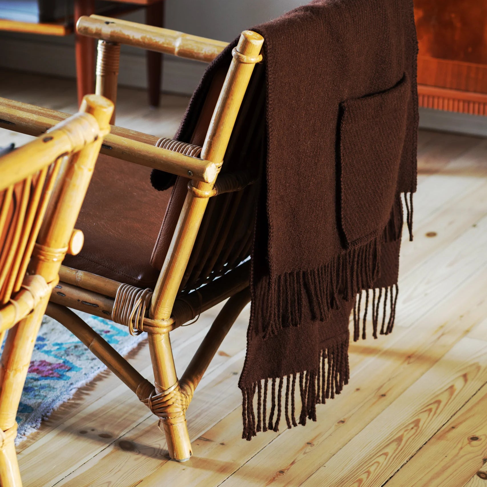 UNI ullarsjal með vösum - brúnt