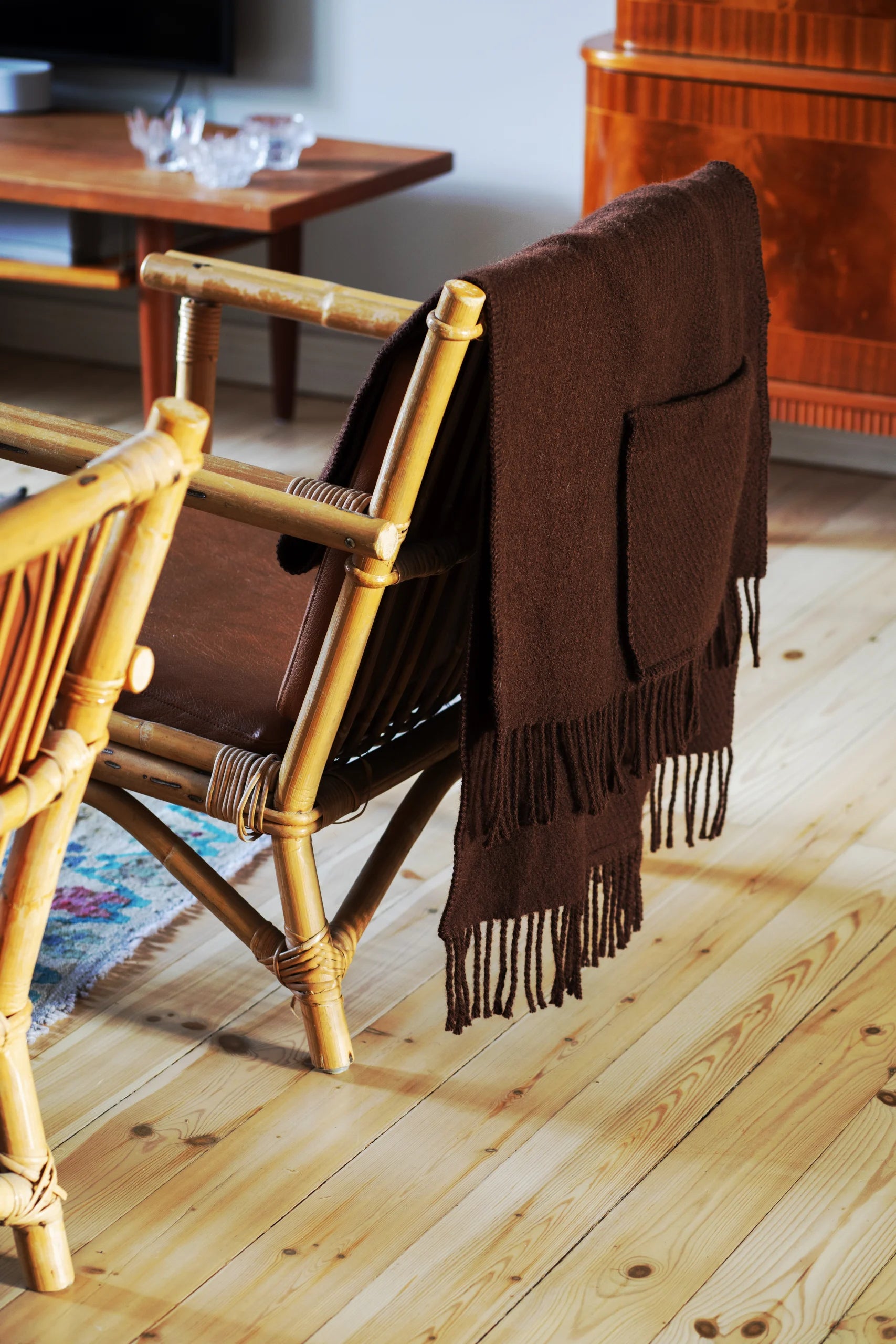 UNI ullarsjal með vösum - brúnt