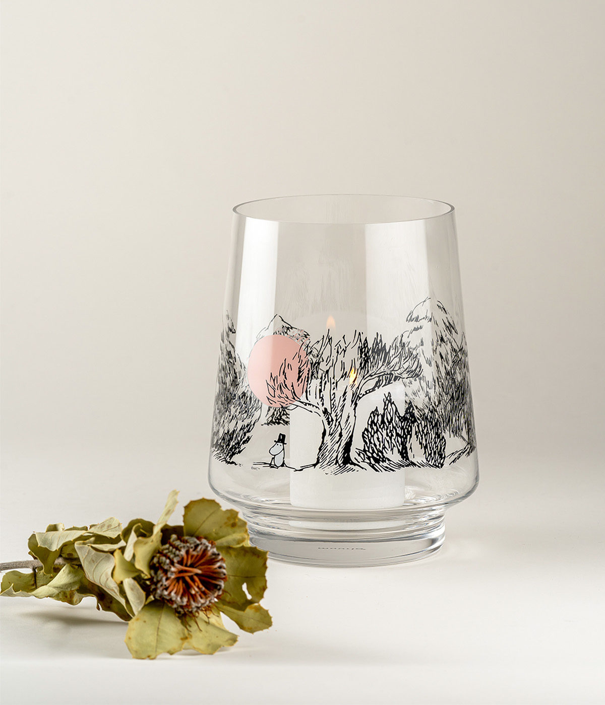 Moomin vasi/kertastjaki - Just wandering