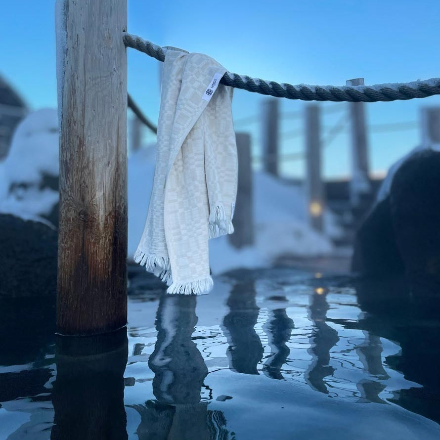 Handklæði Skák - drappað - 60x100 cm