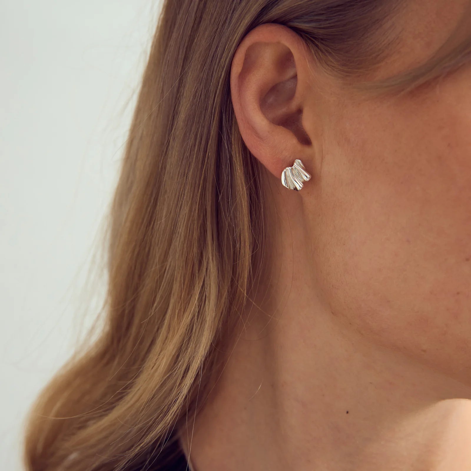 Frigg eyrnalokkar litlir - silfurhúðaðir