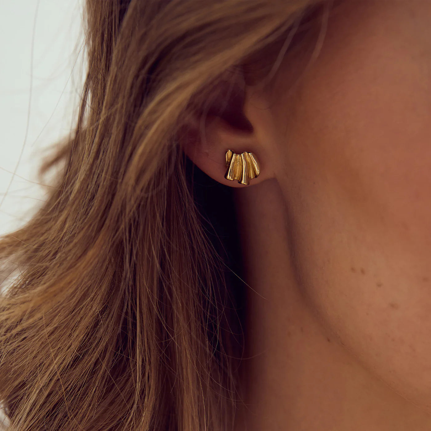 Frigg eyrnalokkar litlir - gullhúðaðir